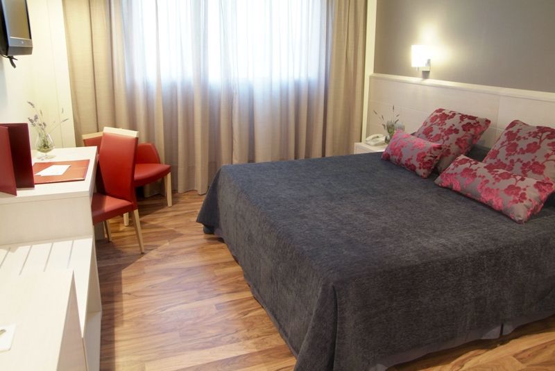 Azz Valencia Tactica Hotel Paterna Zimmer foto