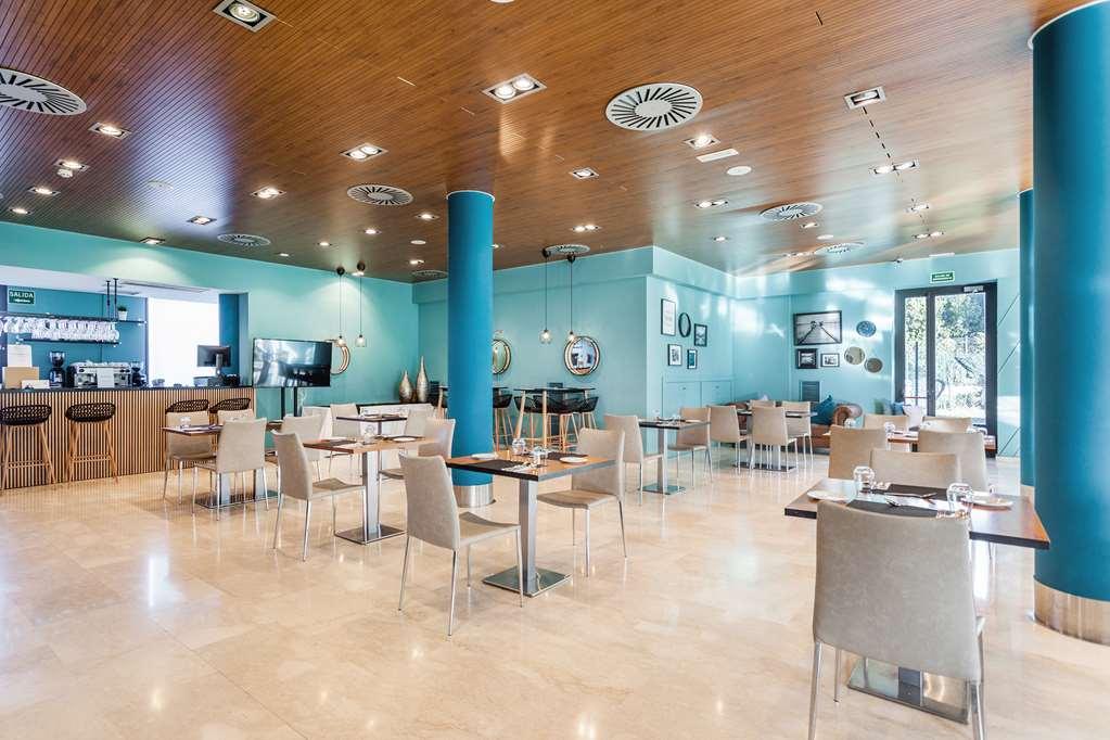 Azz Valencia Tactica Hotel Paterna Zimmer foto